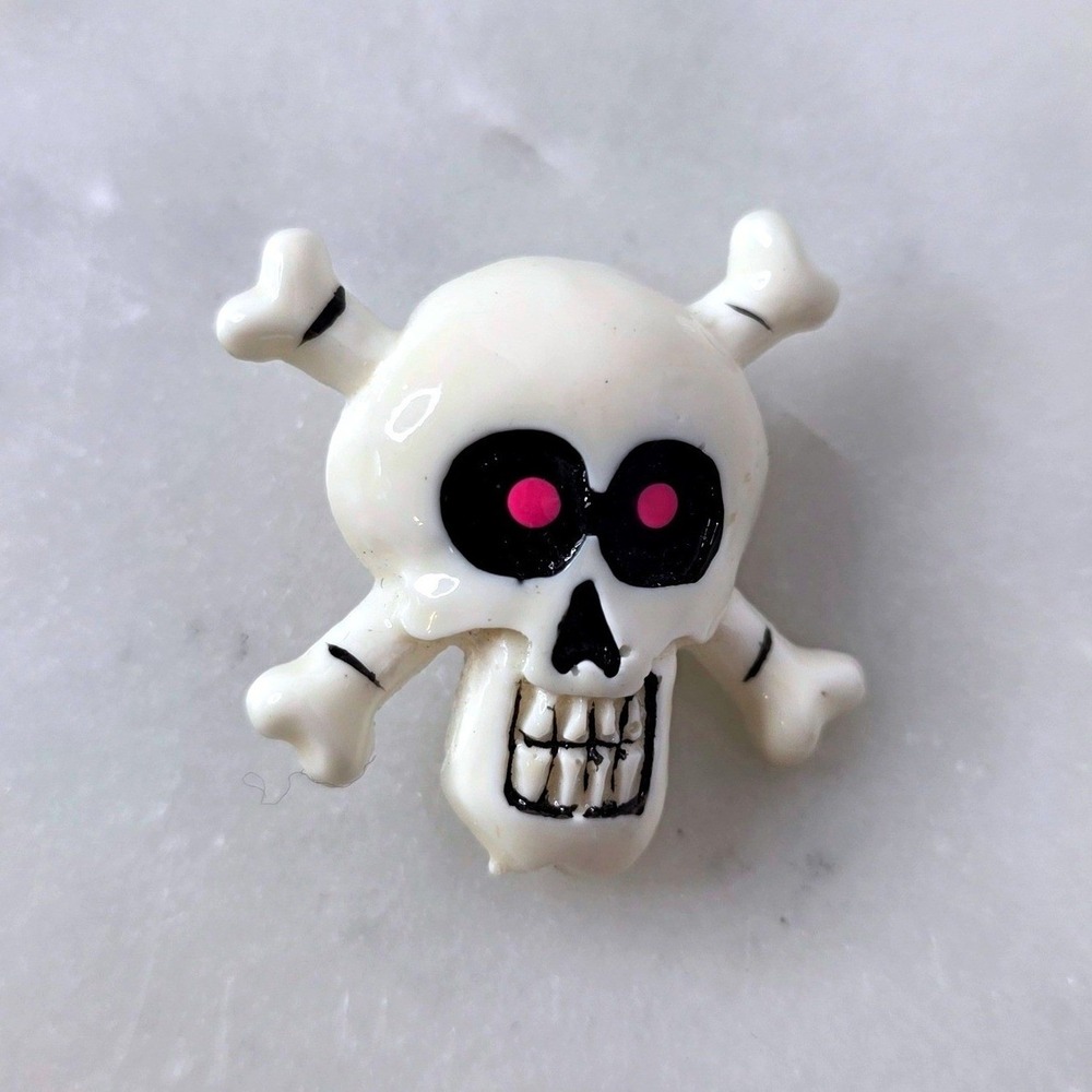 Vintage Skull Crossbones Pin Pink Eyes White Resin Brooch Retro Kitsch Halloween